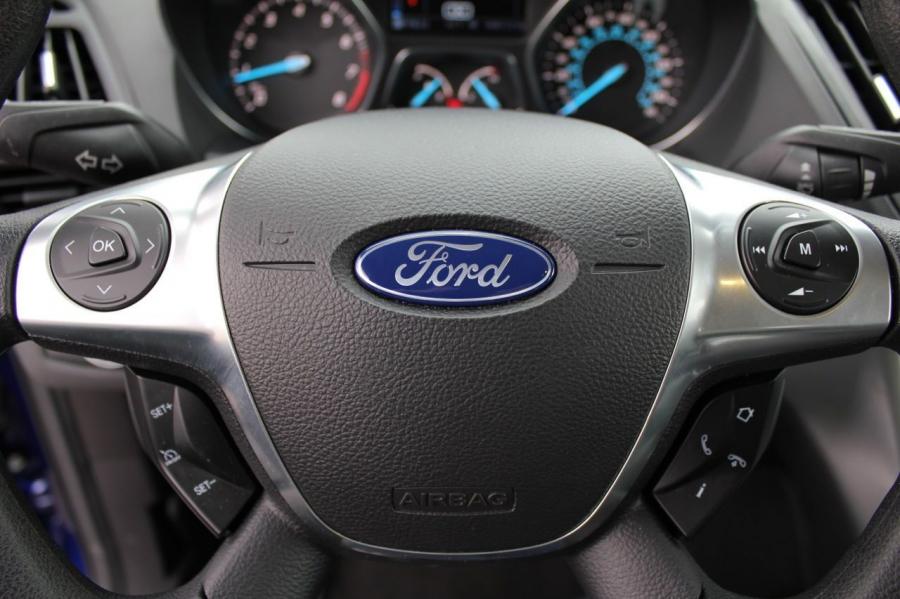  Ford Escape 2013 года  (фото 23 из 222)